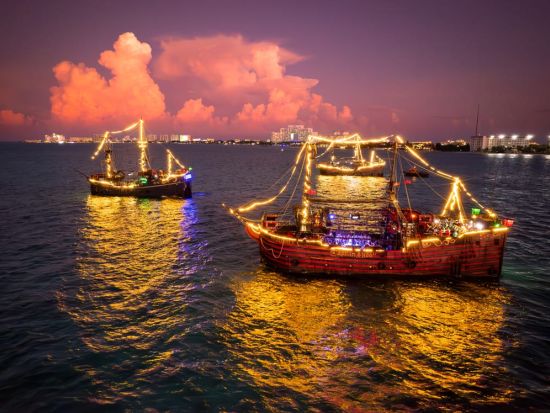 海賊船『キャプテン・フック』ディナークルーズ 本場カリブの海賊に会いに行こう！＜飲み放題／カンクン発＞