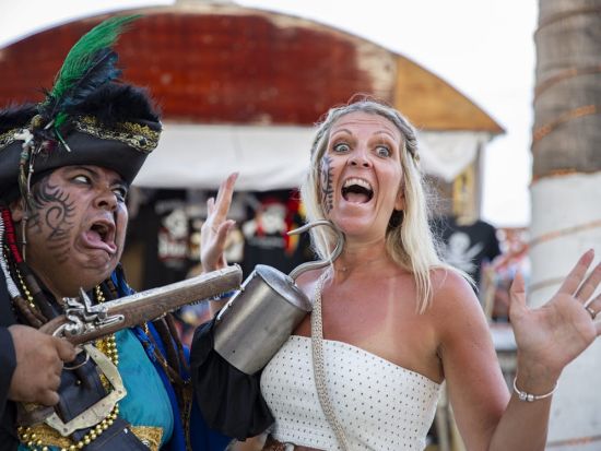 海賊船『キャプテン・フック』ディナークルーズ 本場カリブの海賊に会いに行こう！＜飲み放題／カンクン発＞