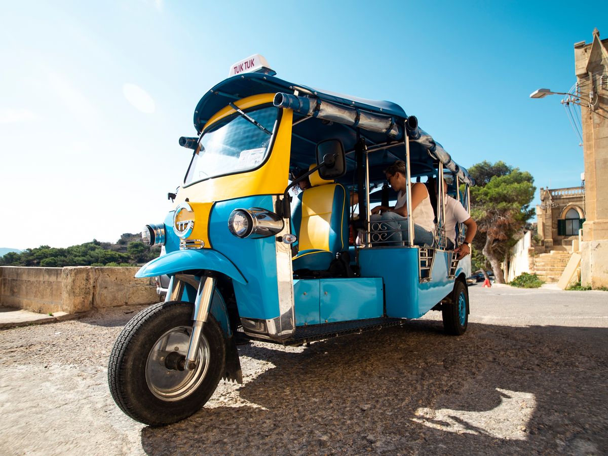 トゥクトゥクで行くゴゾ島1日観光ツアー 軽食ランチ付き＜英語