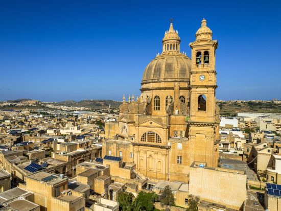 トゥクトゥクで行くゴゾ島1日観光ツアー 軽食ランチ付き＜英語ドライバーガイド／マルタ島発着＞