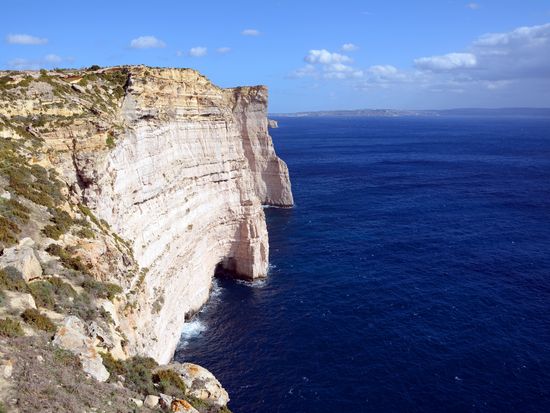 Malta_Gozo_Sanap Cliffs_AdobeStock_72216905