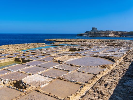 Malta_Gozo_Xwejni Salt Pans_AdobeStock_565764177