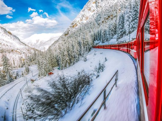 Switzerland_Bernina_Express_shutterstock_377052094