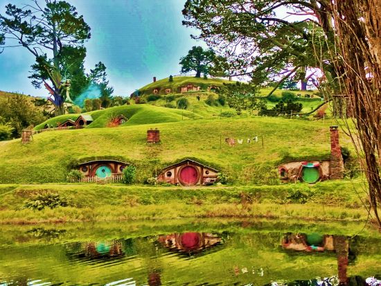 映画『ロード・オブ・ザ・リング』ロケ地 ホビット村1日観光ツアー！グリーンドラゴンパブでの1ドリンク付き＜日本語ガイド／オークランド発＞