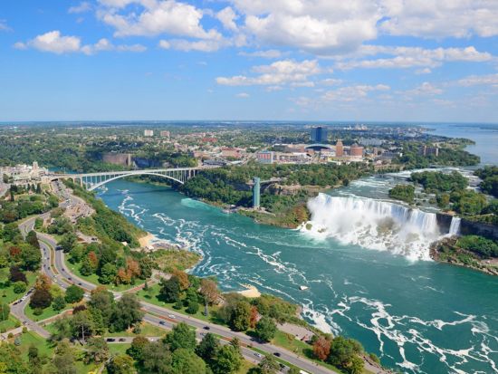  【ジェットブルー航空利用】ナイアガラの滝日帰り観光ツアー　往復飛行機利用で楽々 ＜日本語ガイド／マンハッタン発またはNY主要空港発＞