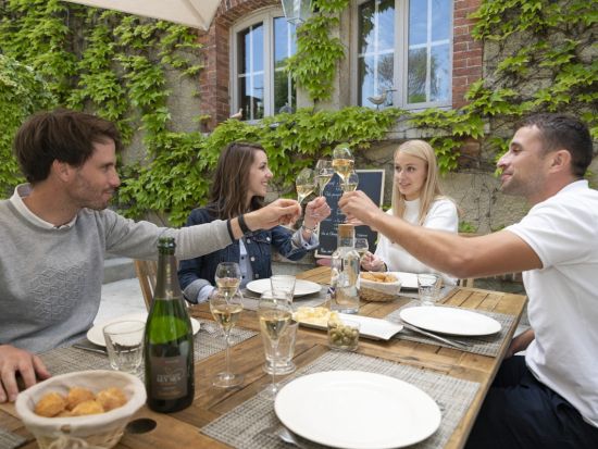 シャンパーニュ地方　メゾン・マム（G.H.Mumm）＋家族経営セラー見学ツアー　＜試飲付／昼食付／ランス発／英語ガイド＞