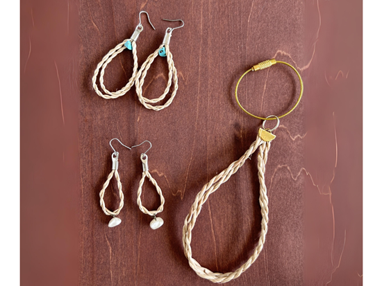 月桃アクセサリー作り体験 沖縄ならではのお土産を手作り 自分だけのピアスやチャームを作成＜1時間／沖縄本島北部＞