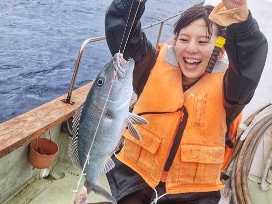 船釣り体験 時間たっぷり半日コース 美しい自然の景色を眺めながら大物を狙おう！9歳から参加可能＜笠利町＞ by サラサ