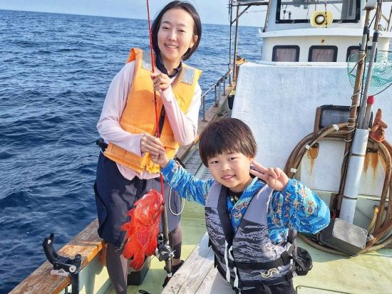 船釣り体験 時間たっぷり半日コース 美しい自然の景色を眺めながら大物を狙おう！9歳から参加可能＜笠利町＞ by サラサ