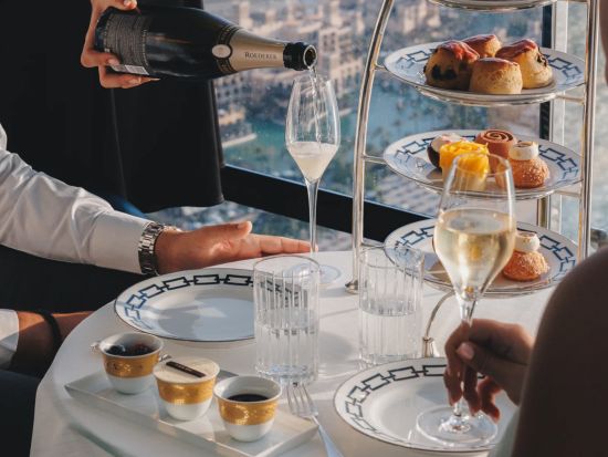 スカイ・ビュー・ラウンジ（Sky View Loungey）☆食事券＆事前予約サービス ＜アフタヌーンティー＞*ブルジュ・アル・アラブ内