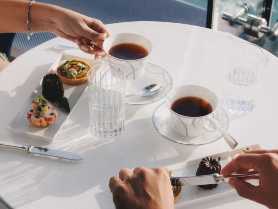 スカイ・ビュー・ラウンジ（Sky View Loungey）☆食事券＆事前予約サービス ＜アフタヌーンティー＞*ブルジュ・アル・アラブ内