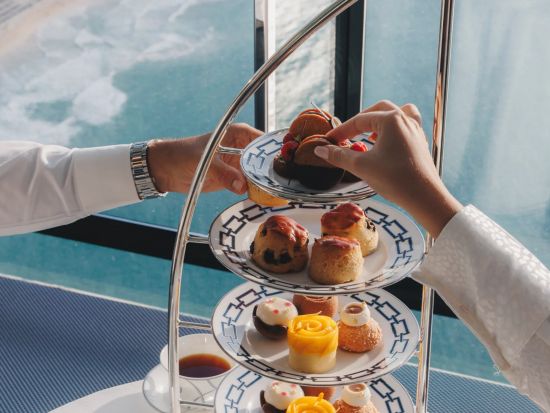 スカイ・ビュー・ラウンジ（Sky View Loungey）☆食事券＆事前予約サービス ＜アフタヌーンティー＞*ブルジュ・アル・アラブ内