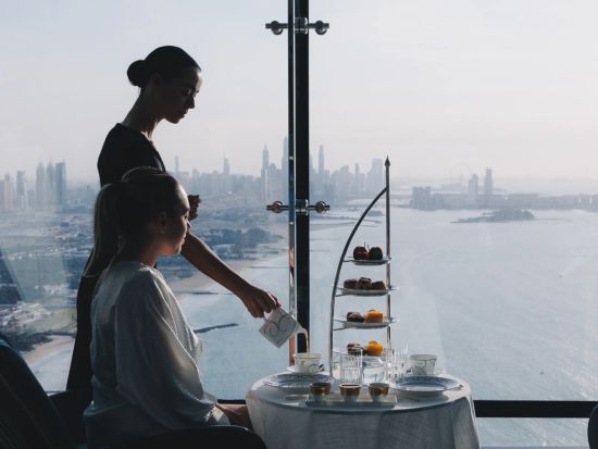 スカイ・ビュー・ラウンジ（Sky View Loungey）☆食事券＆事前予約サービス ＜アフタヌーンティー＞*ブルジュ・アル・アラブ内