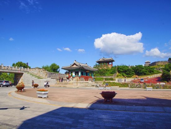 大人気ドラマ『ソンジェ背負って走れ』ソウル近郊ロケ地ツアー 世界文化遺産「水原華城」の街を巡る！＜半日または1日／日本語ガイド＞