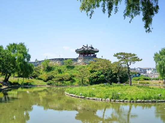 大人気ドラマ『ソンジェ背負って走れ』ソウル近郊ロケ地ツアー 世界文化遺産「水原華城」の街を巡る！＜半日または1日／日本語ガイド＞