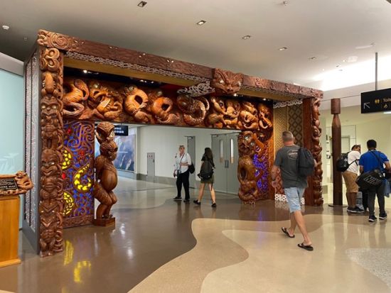 【空港送迎】オークランド空港 ⇒ ロトルア市内　ロトルア市内の観光地も簡単にご案内 ＜日本語ガイド＞