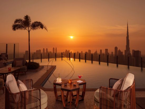 トランジットに最適！24時間滞在！ドバイ国際空港⇔ホテル送迎付き宿泊パッケージ *SLSドバイホテル宿泊＜貸切送迎／朝食／英語ドライバー／ドバイ空港発着＞