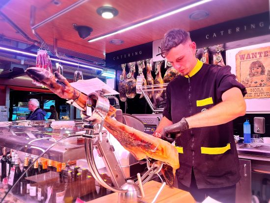 スペインの食を知るガストロノミックタパスツアー　地元エキスパート厳選バル3軒＋市場ツアー＜貸切／食事・ドリンク込／英語または日本語＞