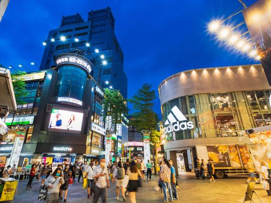 Taiwan_taipei_Ximending at night_pixta_115035339