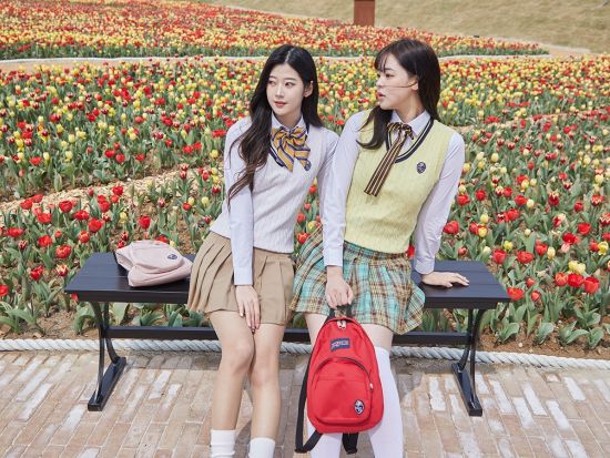 釜山ロッテワールド1日パス券＋制服レンタル 韓国の制服を着て楽しもう！＜2～3名／チケット事前予約＞