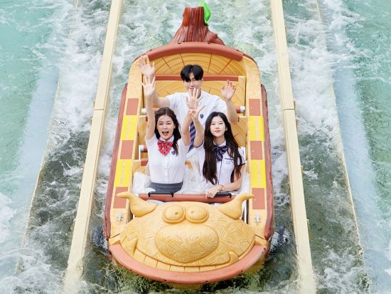 釜山ロッテワールド1日パス券＋制服レンタル 韓国の制服を着て楽しもう！＜2～3名／チケット事前予約＞