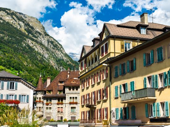 氷河特急で行く！スイス日帰りツアー　最新パノラマ車両で絶景を楽しむ！乗り物チケット手配付きで自由に個人旅＜列車内でのランチ付き／ミラノ発＞