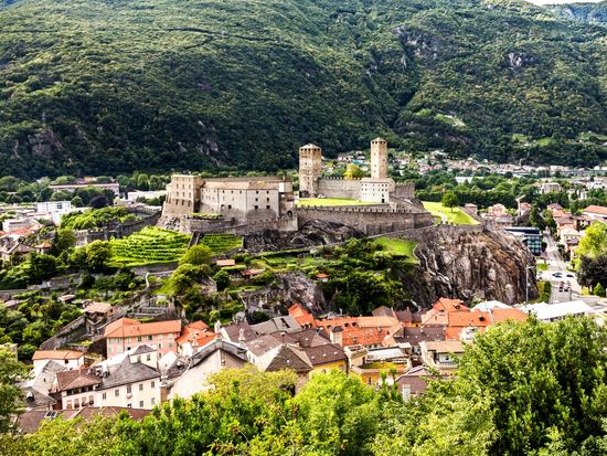 Bellinzona_AdobeStock__275697332