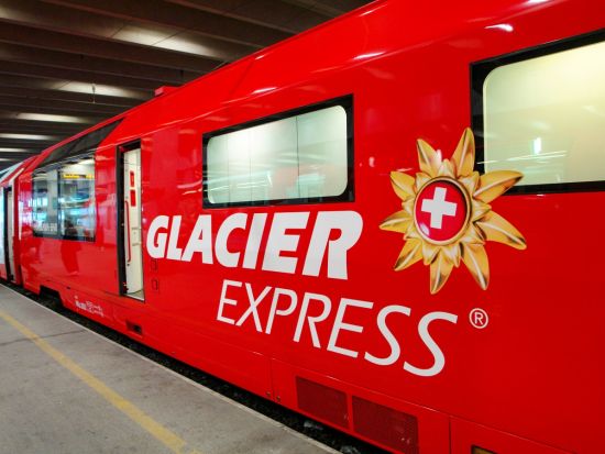 氷河特急で行く！スイス日帰りツアー　最新パノラマ車両で絶景を楽しむ！乗り物チケット手配付きで自由に個人旅＜列車内でのランチ付き／ミラノ発＞