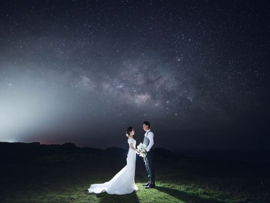 星空ウエディングフォトプラン 美しく輝く満点の星空を背景に記念撮影 石垣島で思い出に残る写真を◎＜1〜2時間／20カット～／宮古島＞