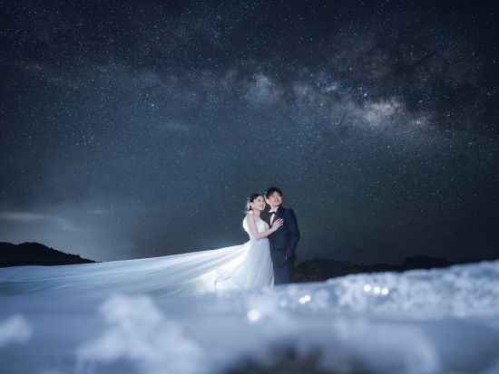 星空ウエディングフォトプラン 美しく輝く満点の星空を背景に記念撮影 石垣島で思い出に残る写真を◎＜1〜2時間／20カット～／宮古島＞