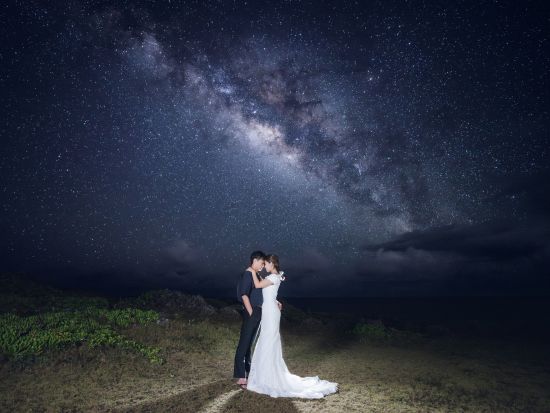 星空ウエディングフォトプラン 美しく輝く満点の星空を背景に記念撮影 石垣島で思い出に残る写真を◎＜1〜2時間／20カット～／宮古島＞