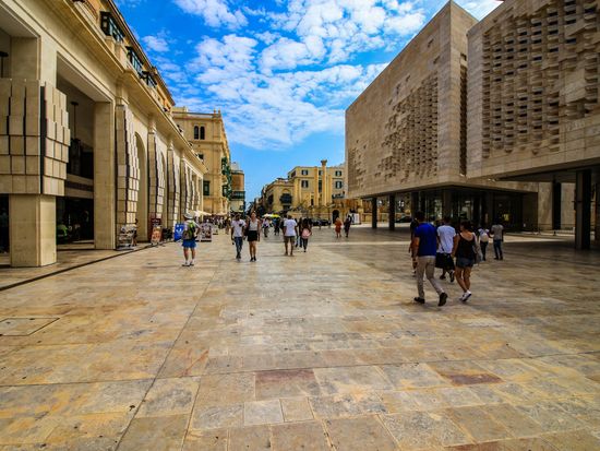 Valletta_Republic street_AdobeStock_220812759