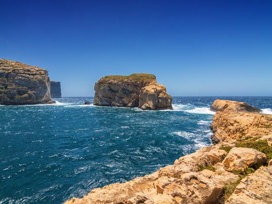 Malta_Gozo_Dwejra bay_AdobeStock_111471076