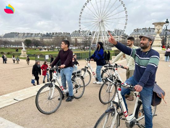 パリ市内 自転車ツアー　3時間で人気観光スポットをご案内＜午前・午後／英語ガイド＞