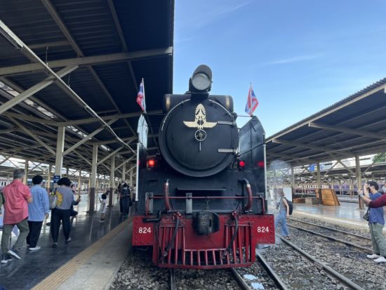 【8月12日・12月5日催行】蒸気機関車で行く！ガネーシャと絶景ツアー　ワット・プッタ・プロムマヤーンも訪問 ＜昼食付き／日本語ガイド＞
