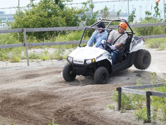 SSVバギー体験 2名乗車可能！隣に座って楽しむことのできるSSV（サイド・バイ・サイド）バギーに挑戦　凸凹道やカーブコースも♪＜12歳以上／新千歳空港送迎可＞
