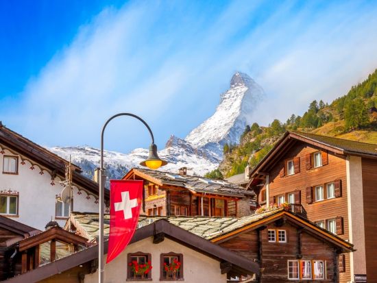 登山鉄道で行く！マッターホルンを望むスイス・ゴルナーグラート展望台日帰りツアー　列車手配込みで安心！ツェルマット観光＆山頂ホテルでの絶景ランチ＜ミラノ発＞