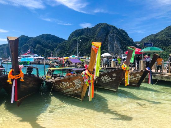 【1日1組限定】タイ伝統のロングテールボートで楽しむピピ島プライベートツアー！大型ボートでは行けない穴場スポットも♪　プーケット送迎あり＜ピピ島発＞