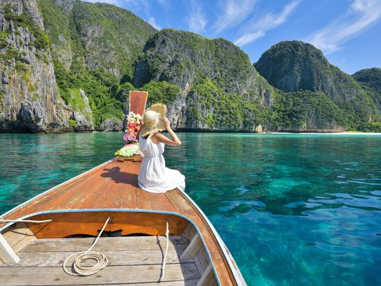 【1日1組限定】タイ伝統のロングテールボートで楽しむピピ島プライベートツアー！大型ボートでは行けない穴場スポットも♪　プーケット送迎あり＜ピピ島発＞