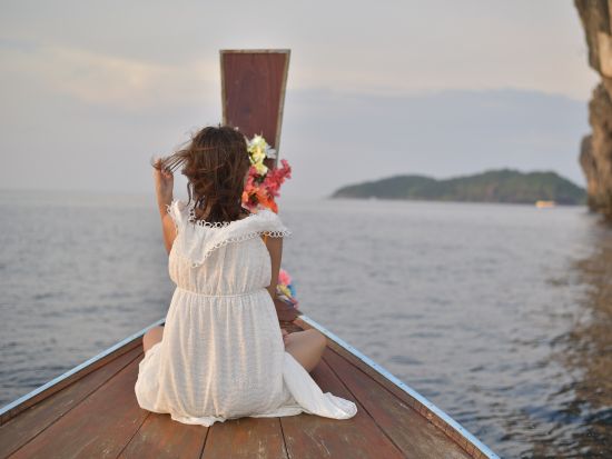 【1日1組限定】タイ伝統のロングテールボートで楽しむピピ島プライベートツアー！大型ボートでは行けない穴場スポットも♪　プーケット送迎あり＜ピピ島発＞