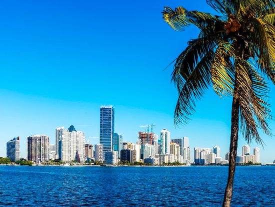 USA_Miami_Miami Downtown skyline_123RF_28071337_ML