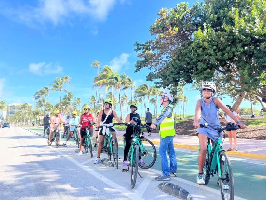 マイアミ・ビーチ 電動自転車サイクリングツアー　ローカルガイドと巡るマイアミのおすすめ＆歴史スポット＜2時間／英語ガイド＞by Unlimited Biking