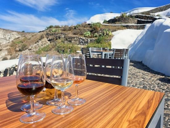 サントリーニ島 ワイナリー巡り半日ツアー　ワイナリー3軒訪問＋試飲付き＜英語／5～10月／サントリーニ島発＞