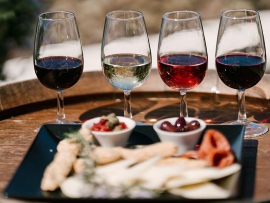 サントリーニ島 ワイナリー巡り半日ツアー　ワイナリー3軒訪問＋試飲付き＜英語／5～10月／サントリーニ島発＞