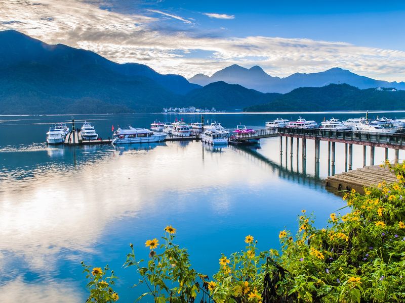 Taiwan_Sun Moon Lake_shutterstock_366028304