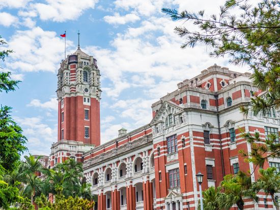 Taiwan_Taipei_Presidential Office_shutterstock_287369033