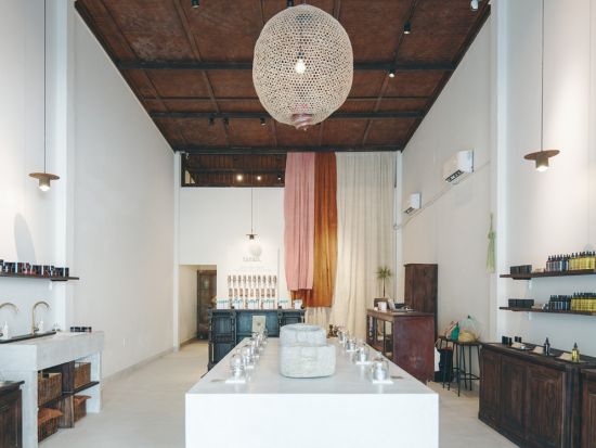 最旬スポット巡り！ダナン＆ホイアン女子旅ツアー　ダナン大聖堂+ドラゴン橋+アオザイ＋ホイアン散策＜半日・1日／日本語ガイド／昼食・夕食付き／ダナン・ホイアン発＞