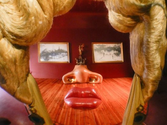 ジローナ1日観光ツアー ダリ劇場美術館＆ダリ宝石美術館入場付きプランあり＜英語＞