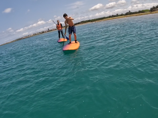 SUP体験 沖縄ブルーの美しい海を満喫 経験豊富なインストラクターが人気のコースをご案内 写真無料プレゼント＜2時間／北谷＞