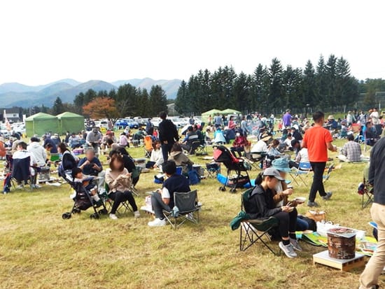 【1名から催行】にんにく肉まつり＆紅葉巡り日帰りバスツアー　十勝名産・にんにくと牛肉のPRイベント＆紅葉の絶景スポットを巡るコース＜10月5日限定／札幌駅発着＞